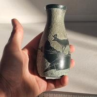 Vaso inciso in pietra ollare o metallo brunito