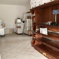 ARREDAMENTO NEGOZIO