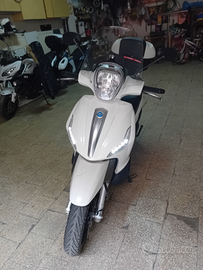 Piaggio Beverly 350 Sporting