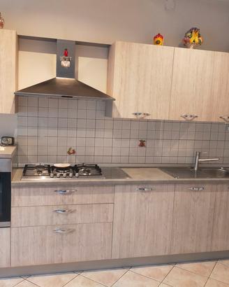 Cucina completa di elettrodomestici 