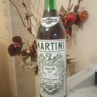bottiglia di vermut martini