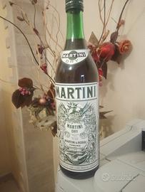 bottiglia di vermut martini