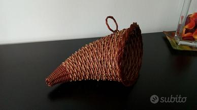 Cestino a forma di corno
