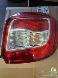 faro posteriore dacia Sandero 2013