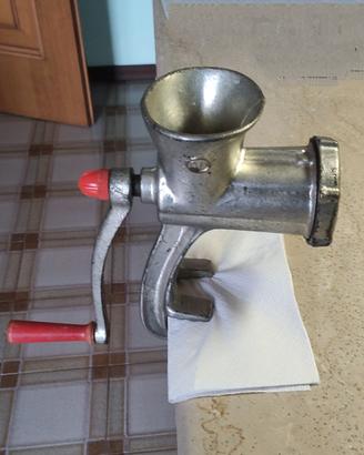 Tritacarne manuale "ALFA 10" in ghisa vintage