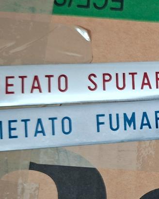 insegna targa Vietato Sputare e Vietato Fumare