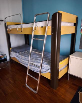 letto a castello struttura in legno e metallo