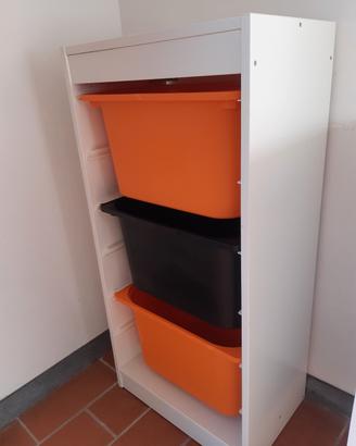Scaffale Trofast Ikea con scatole