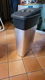 Immondizie con coperchio