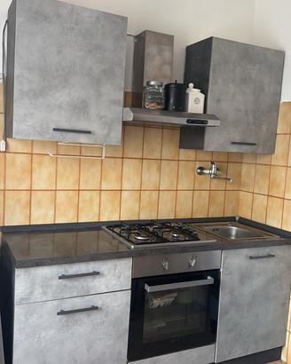 Cucina  color ossido di cemento