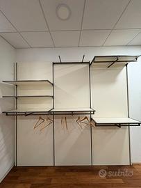 Cabina armadio attrezzata a tre scomparti