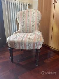 Poltroncina antica da camera