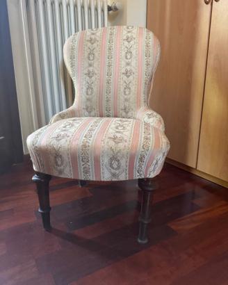 Poltroncina antica da camera