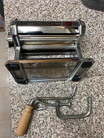 Macchina per tirare la pasta