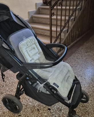 Passeggino confortevole con coperta parapioggia 
