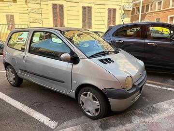 Auto Renault modello Twingo anno 2004  1200 cc