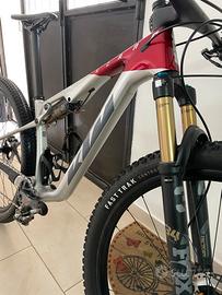 Ktm scarp anno 2023 AXS elettronico kashima 34