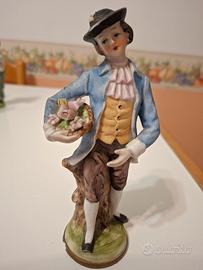 Statuetta Capidimonte  con gentiluomo.