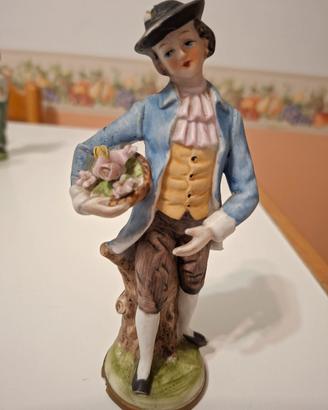 Statuetta Capidimonte  con gentiluomo.