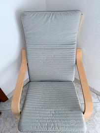 Sedia IKEA Poäng con cuscino grigio