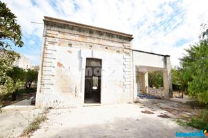 Villetta allo stato rustico in zona abitata