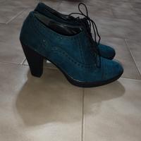 scarpe scamosciate con tacco alto