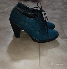 scarpe scamosciate con tacco alto