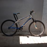 Bicicletta ricondizionata a scatto fisso 