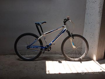 Bicicletta ricondizionata a scatto fisso 