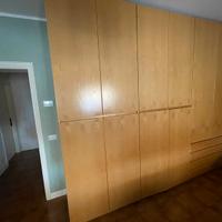 camera in legno chiaro