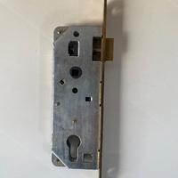 Serratura per porte in legno esterne