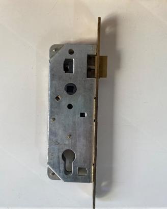 Serratura per porte in legno esterne