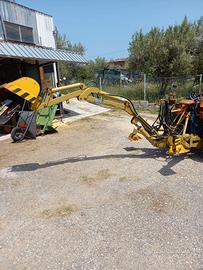 Escavatore Retro trattore