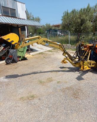 Escavatore Retro trattore