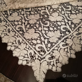 Copriletto matrimoniale in ricamo Tombolo e Cantù