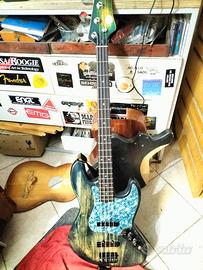 basso con parti fender