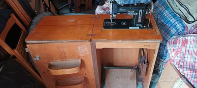 macchina da cucire e divanetto vintage 