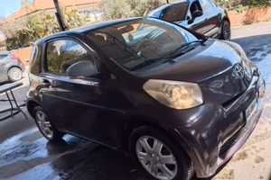 Toyota IQ 2010 1.0 benzina cambio automatico 
