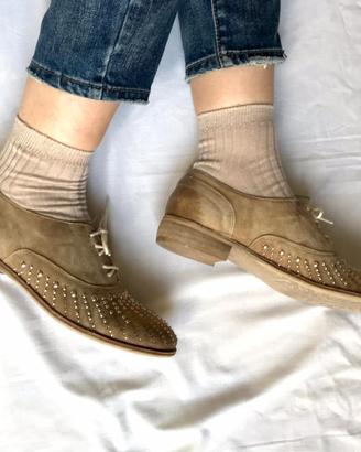 Scarpe marrone chiaro allacciate