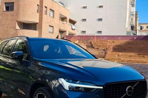 Volvo XC 60 XC60 B4 (d) automatico Plus Dark