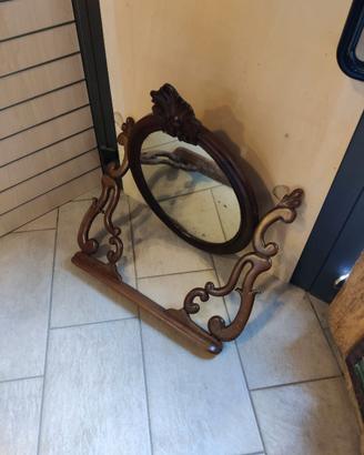 Specchio inclinabile intagliato in noce
