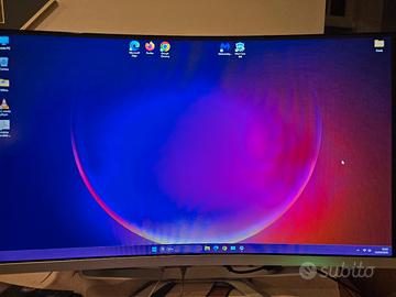 PC All in one 27 pollici. Schermo curvo.