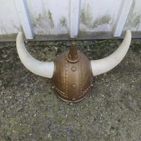 Elmo vichingo giocattolo per adulto