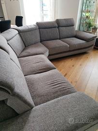 divano ad angolo. 