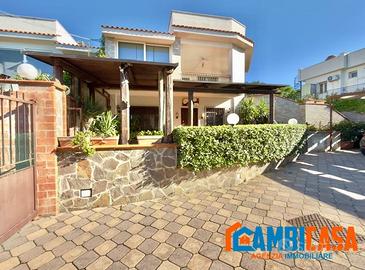 Via Aquilea - Villa ampi spazi esterni.