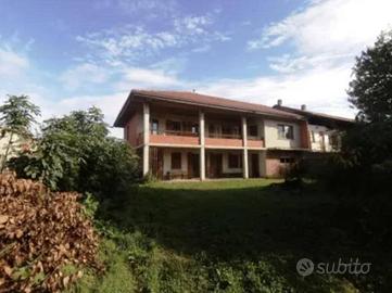 Immobile in asta di 331 m² con 5 locali e box auto