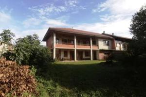 Immobile in asta di 331 m² con 5 locali e box auto