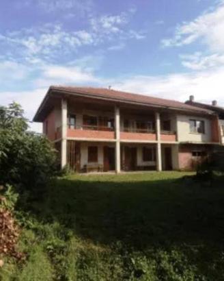 Immobile in asta di 331 m² con 5 locali e box auto