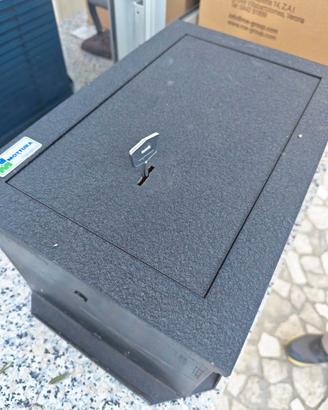 Cassaforte di sicurezzada incasso a muro, Mottura