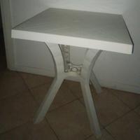 Tavolo bianco quadrato 